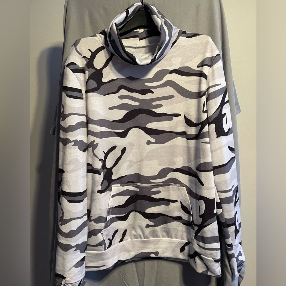 Cowell neck gray camo long sleeve with thumb holes